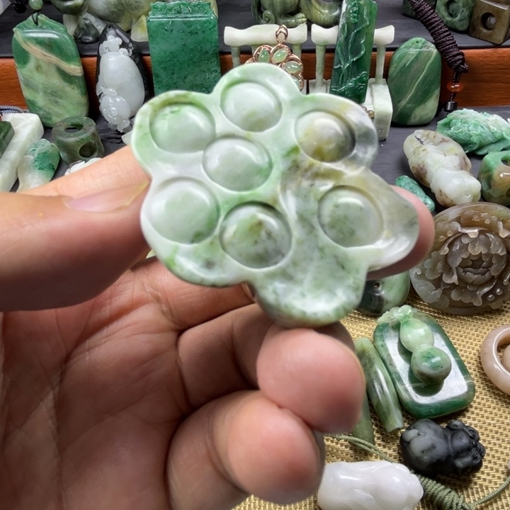 独山玉未镶嵌珠宝半成品