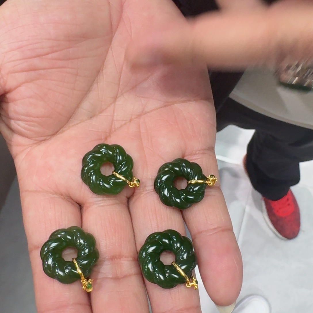 颈饰18K金镶嵌和田玉