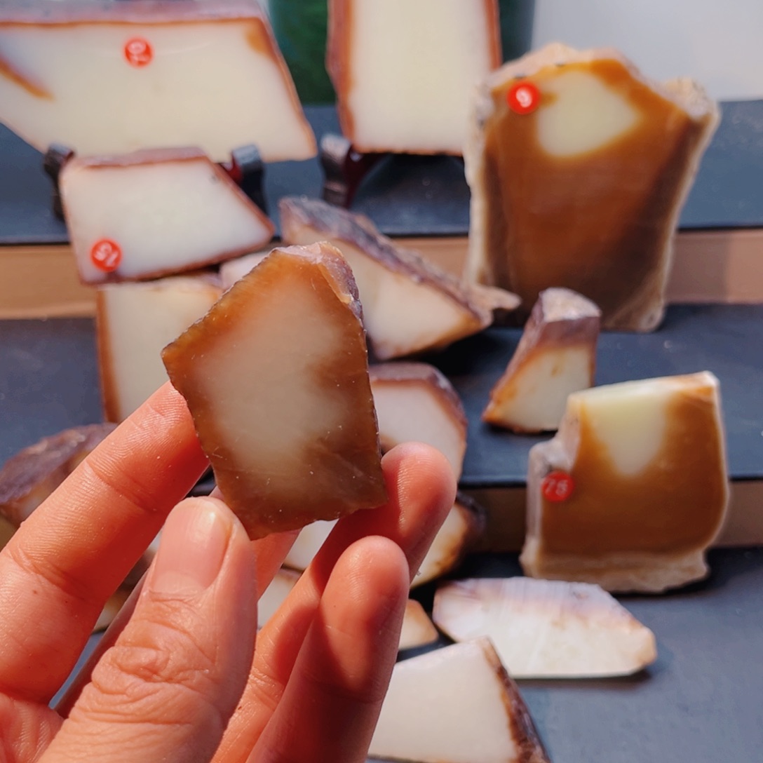 和田玉（糖玉）未镶嵌颈饰