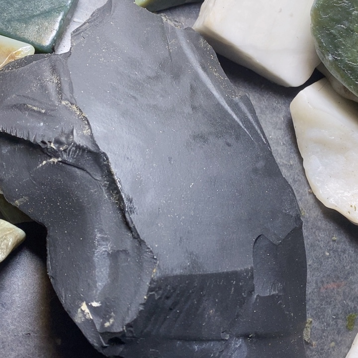 透闪石质玉挂件未镶嵌