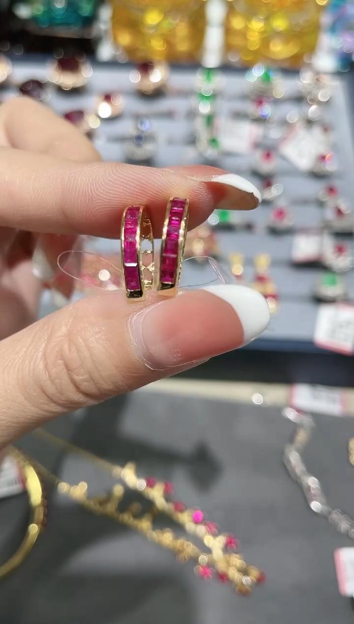 18K金镶嵌天然红宝石耳饰无边镶嵌单排耳扣款