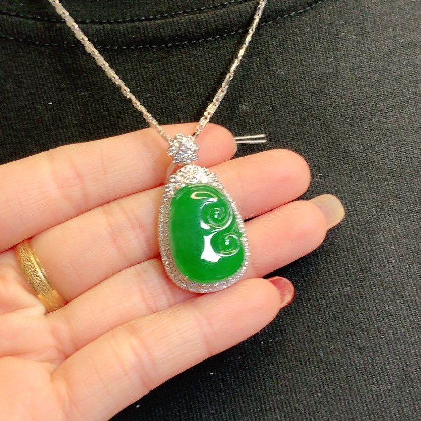 【闪购商品】翡翠吊坠(赠链)18K金镶嵌