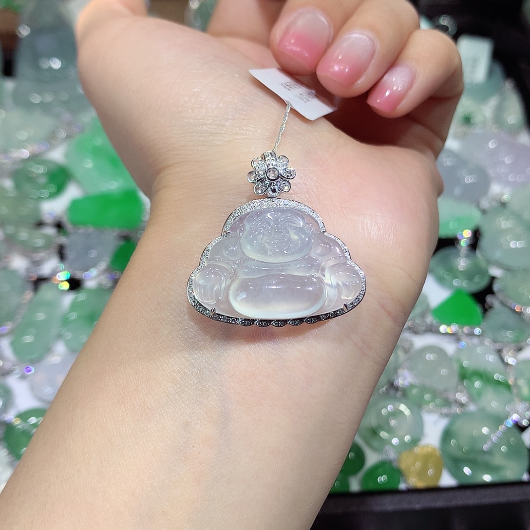 翡翠18K金镶嵌颈饰佛