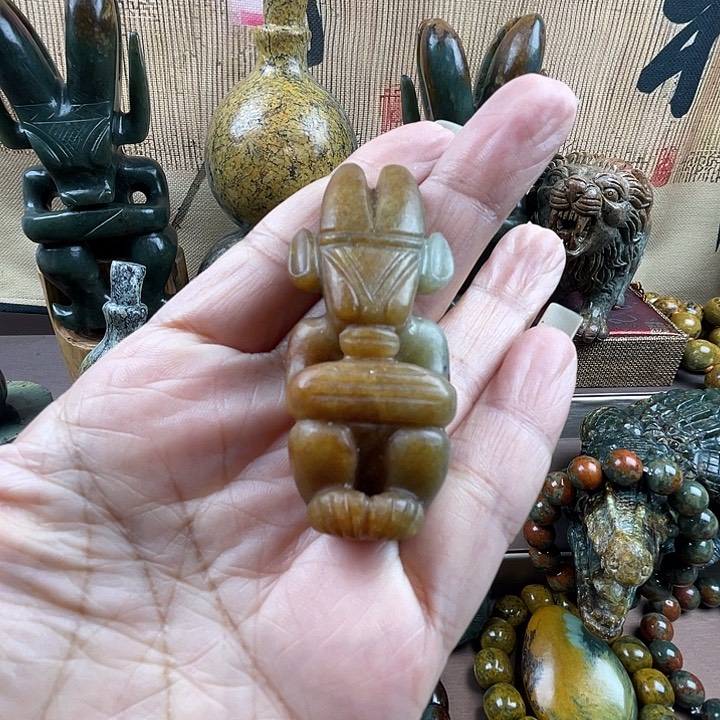 未镶嵌岫岩河磨玉（透闪石质玉）把件