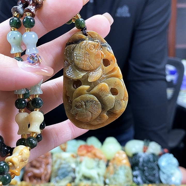 蛇纹石玉吊坠未镶嵌