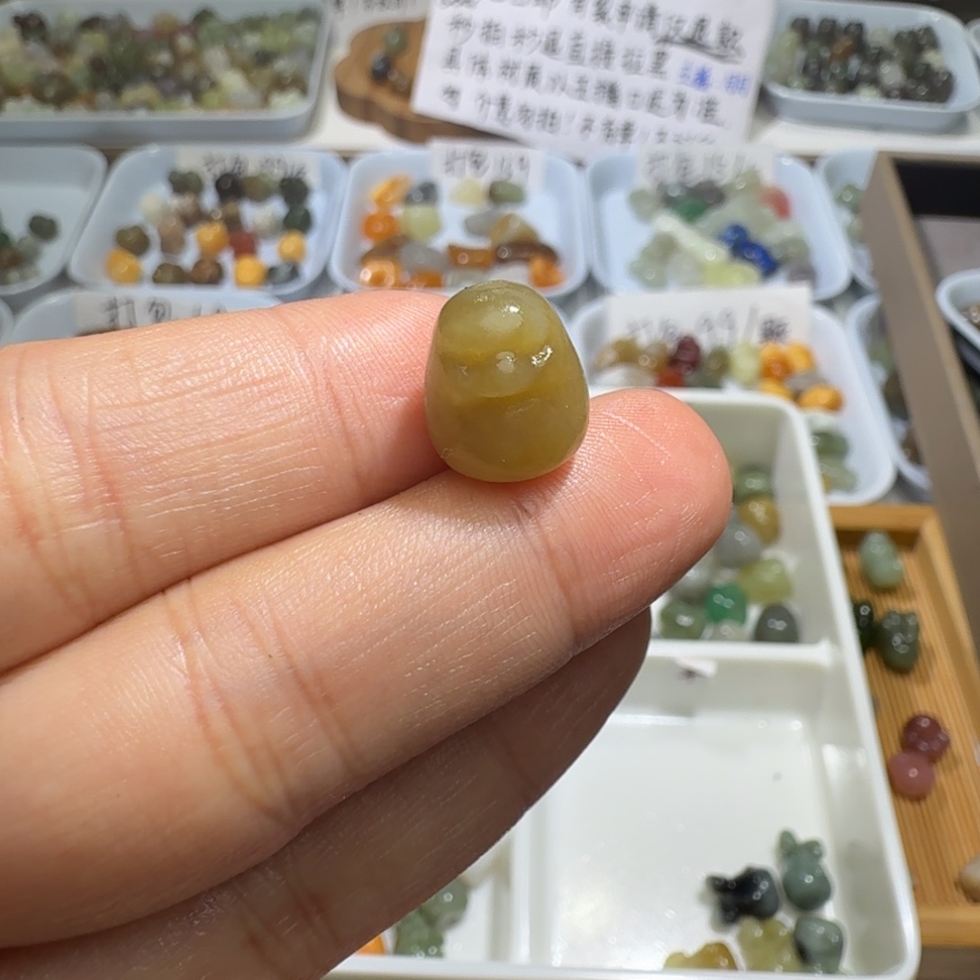 一***帆和田玉未镶嵌珠宝奇石