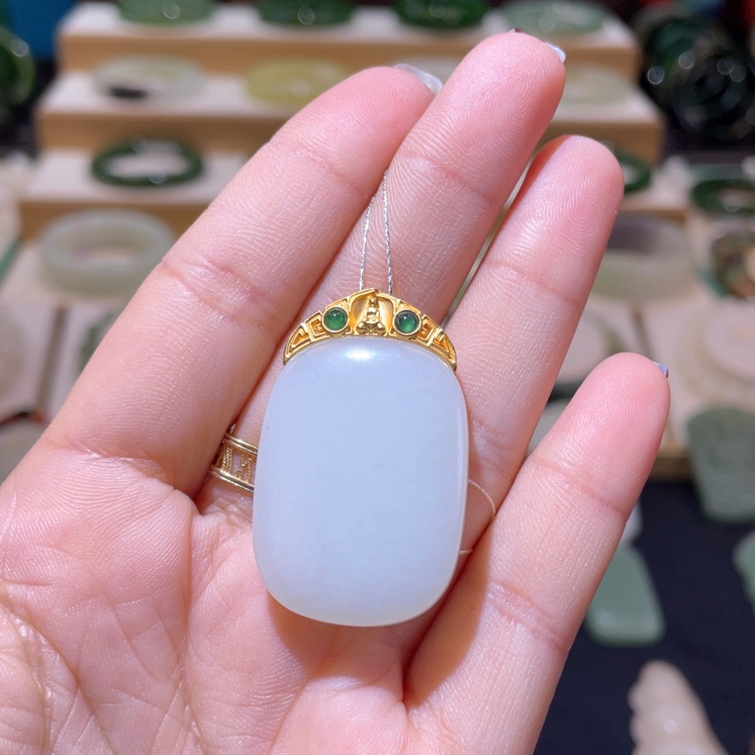 和田玉高品18K山流水无事牌18K金镶嵌