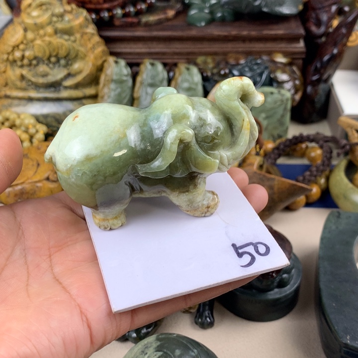 岫岩河磨玉（透闪石质玉）小摆件未镶嵌小**光