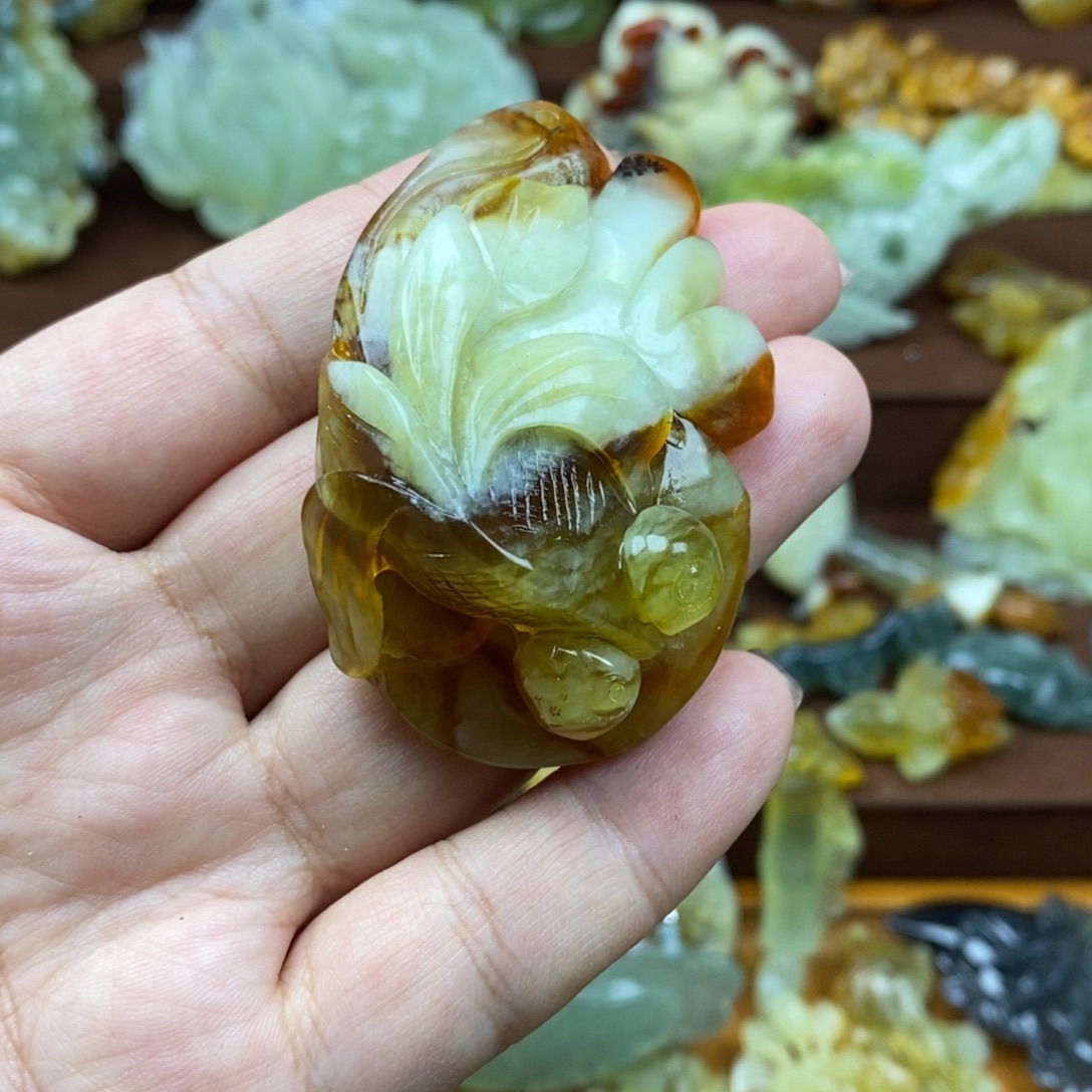 蛇纹石玉未镶嵌颈饰