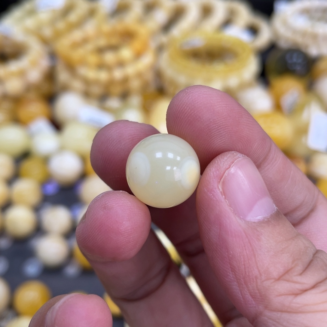 未镶嵌蜜蜡裸石13.9mm特色荧光