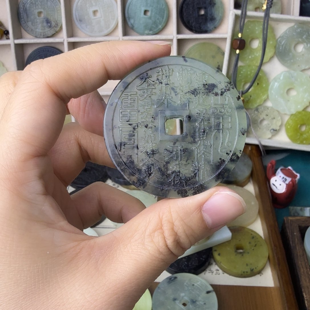 未镶嵌岫玉颈饰?***?