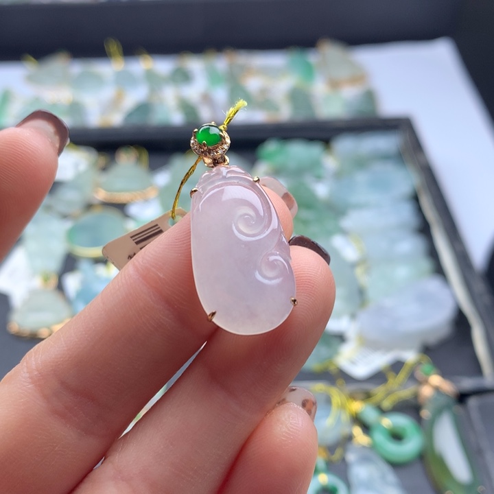 翡翠颈饰未镶嵌翡翠