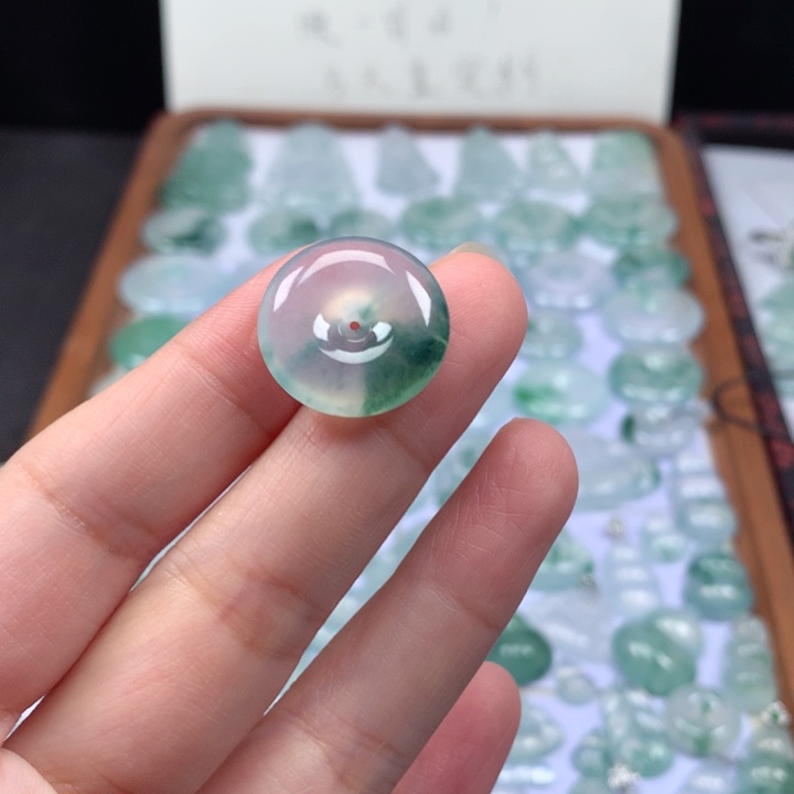 颈饰未镶嵌翡翠冰种飘花平安扣