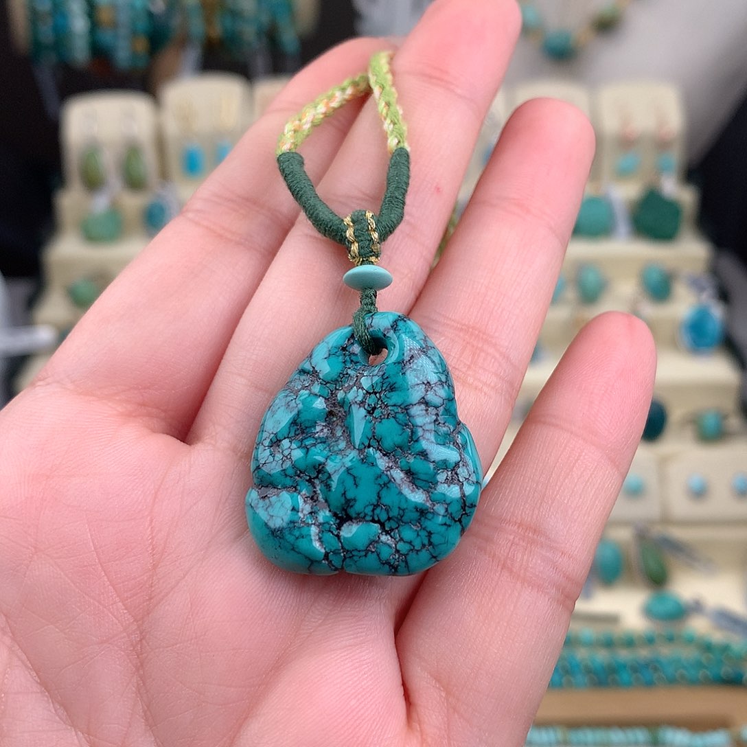 绿松石未镶嵌颈饰