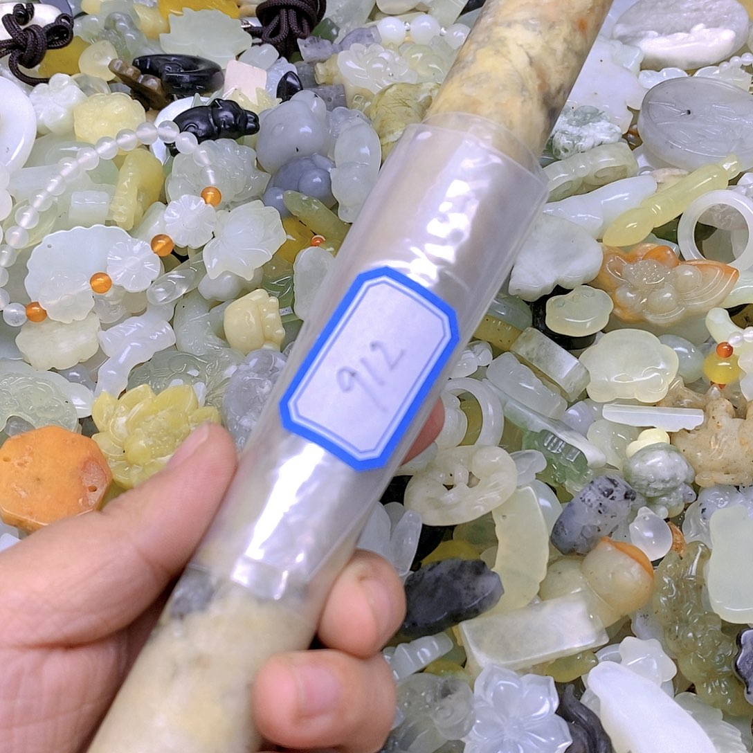 蛇纹石玉颈饰足金镶嵌912