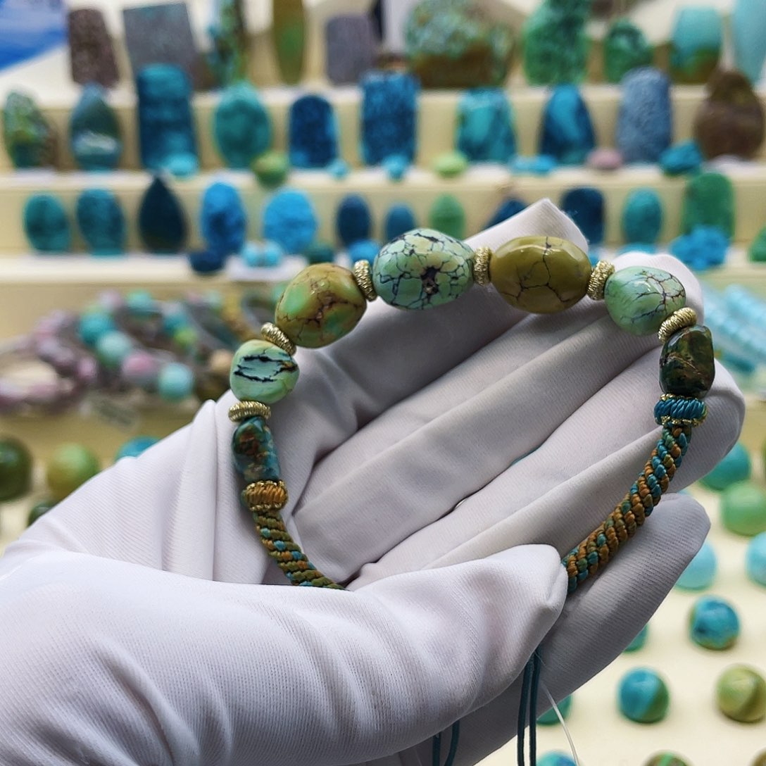 绿松石未镶嵌颈饰