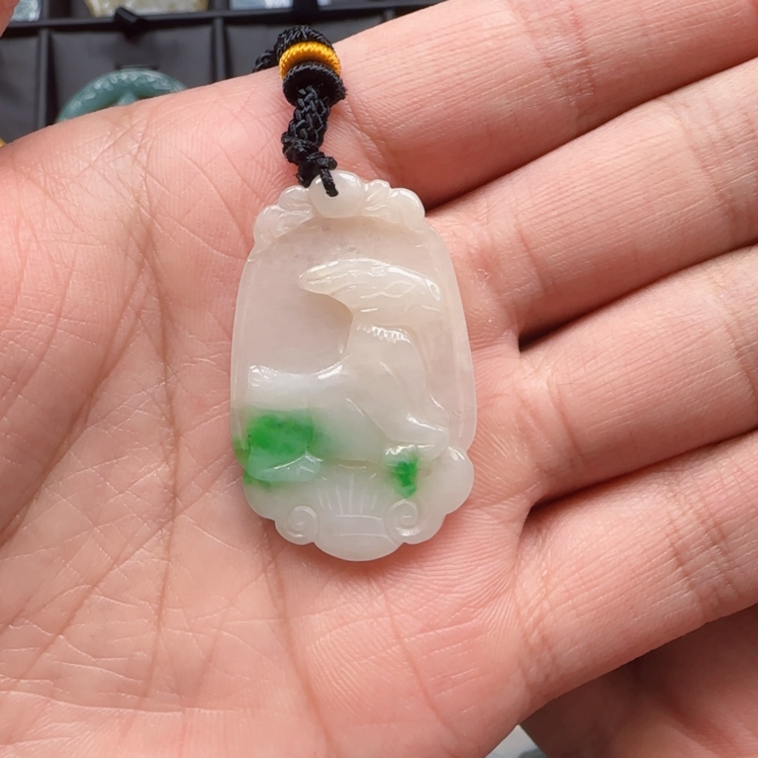 翡翠未镶嵌颈饰山羊牌