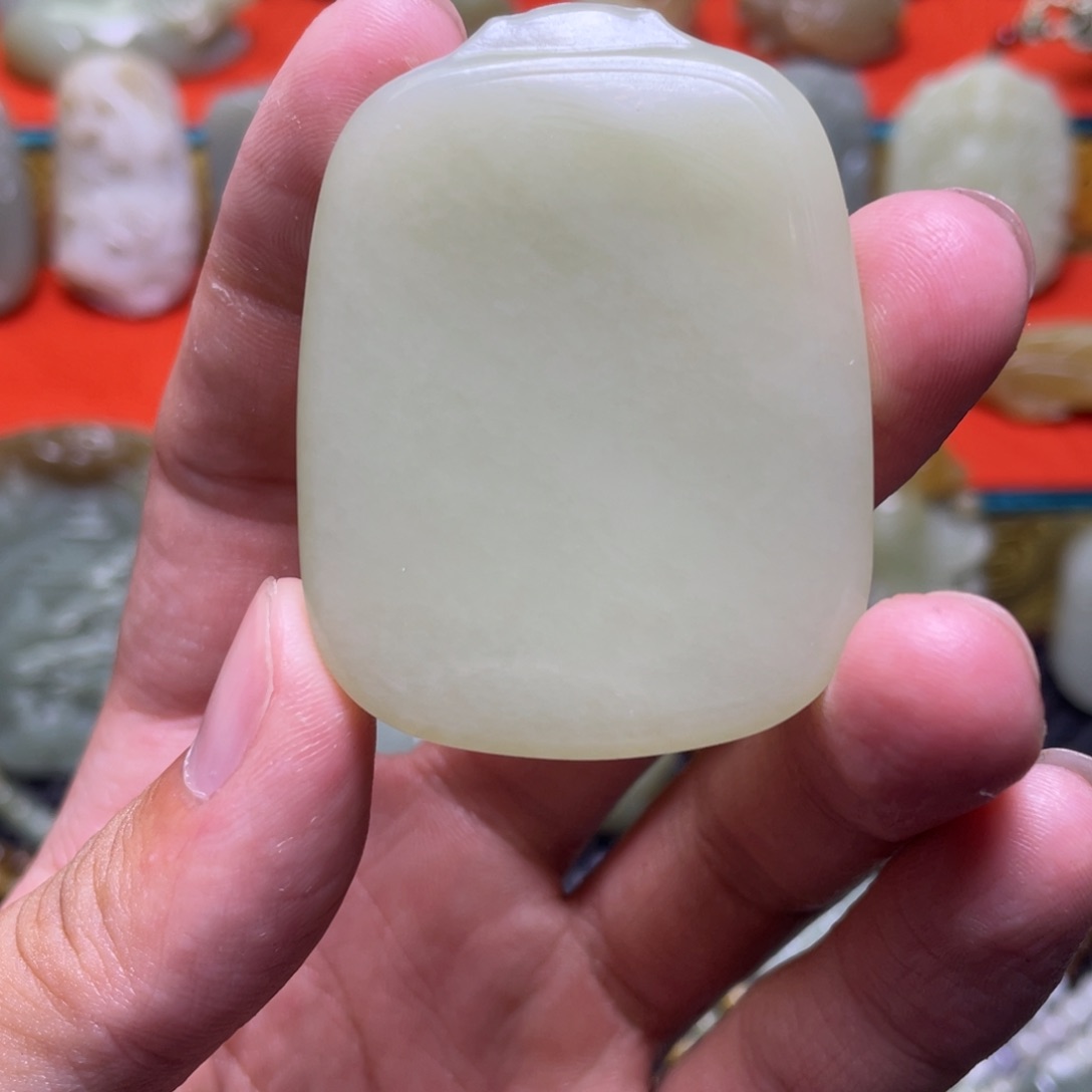 凤****和田玉未镶嵌颈饰