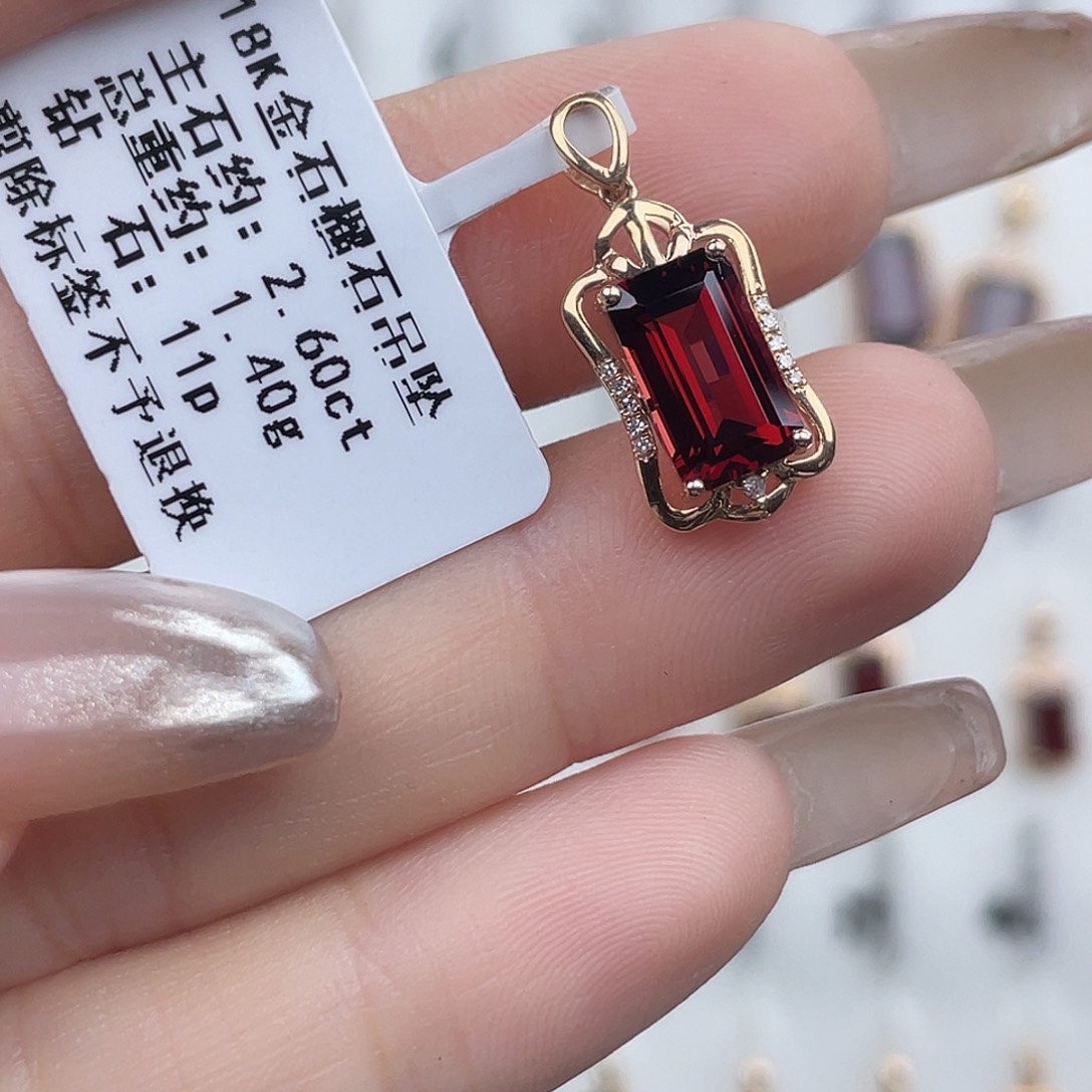 18K金镶嵌石榴石吊坠(不含链)