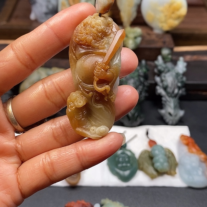 L****定制翡翠未镶嵌毛货抛光