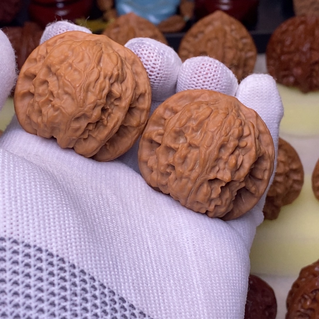 文玩核桃吊坠40 野狼