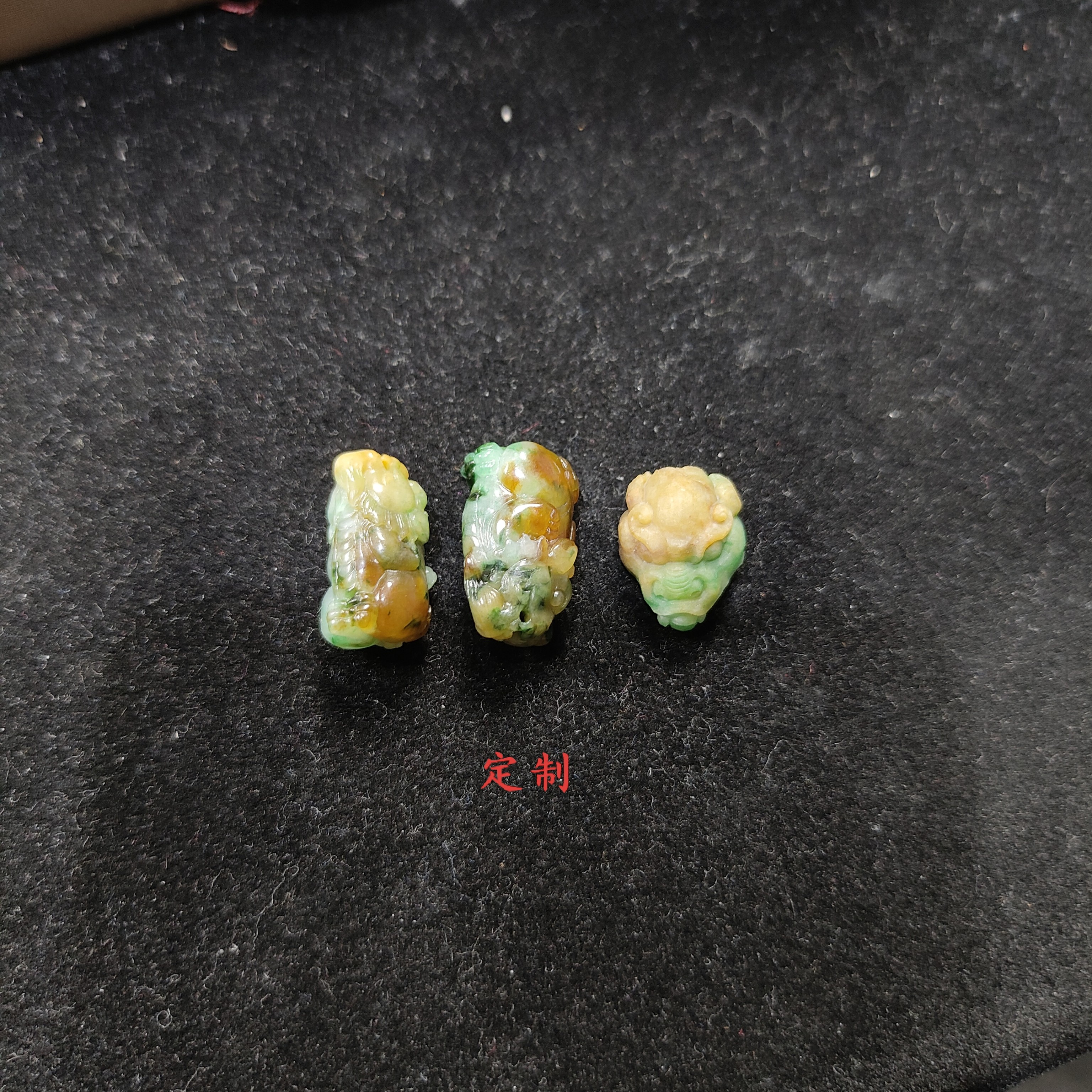 腾冲老料翡翠两个貔貅一个兽头，兽头打孔抛光不支持退换类