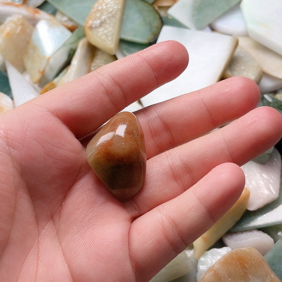 翡翠颈饰未镶嵌米***虫