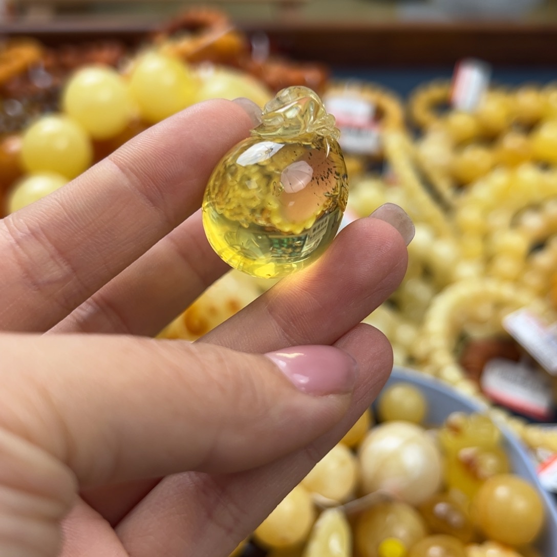 未镶嵌琥珀珠宝奇石