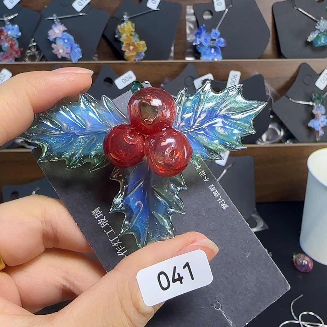 玻璃只买单纯的吊坠，没带链子，属的性质。