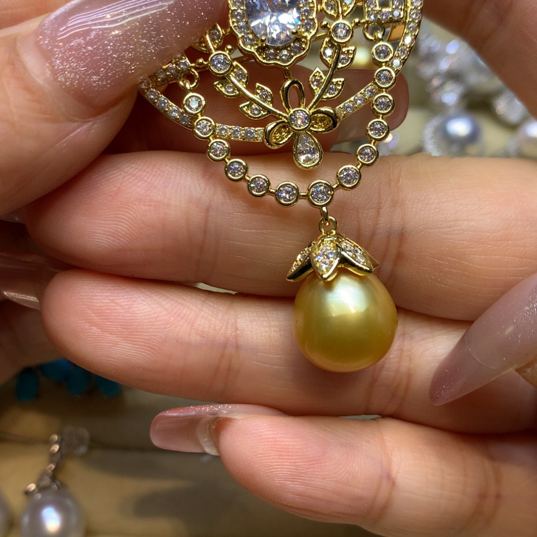 未镶嵌胸饰海水珍珠