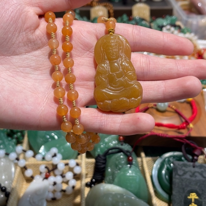 石英质玉未镶嵌颈饰