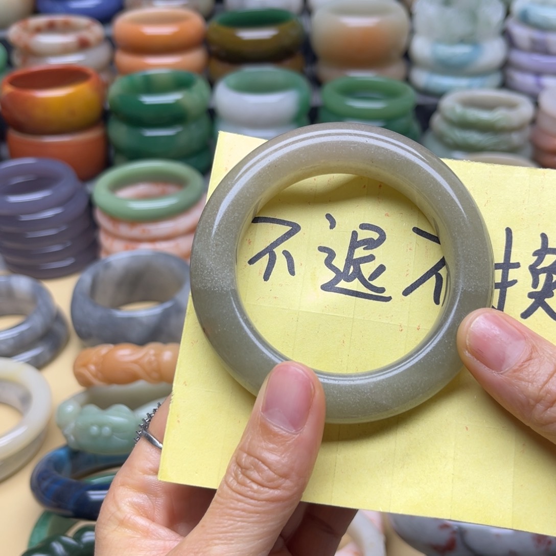 石英质玉手镯未镶嵌