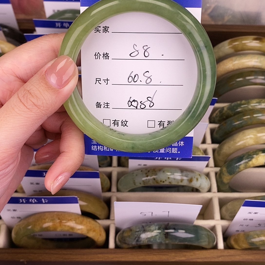 蛇纹石玉手镯未镶嵌