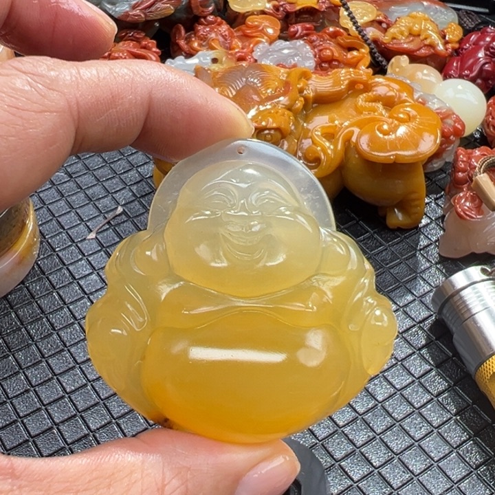 石英质玉（黄龙玉）颈饰未镶嵌