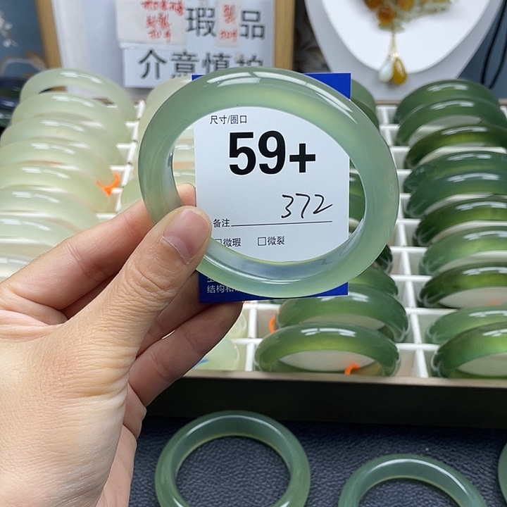 离***秋蛇纹石玉未镶嵌手镯