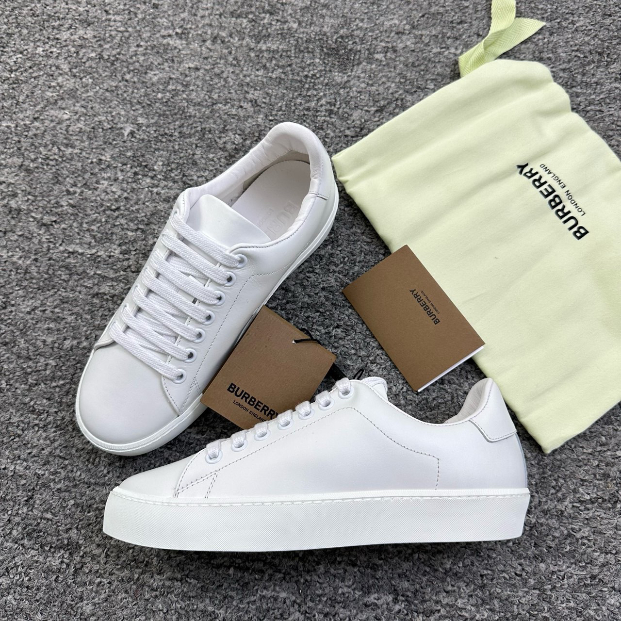 未使用 BURBERRY/博柏利 36码/平底休闲小白鞋/10008.10023