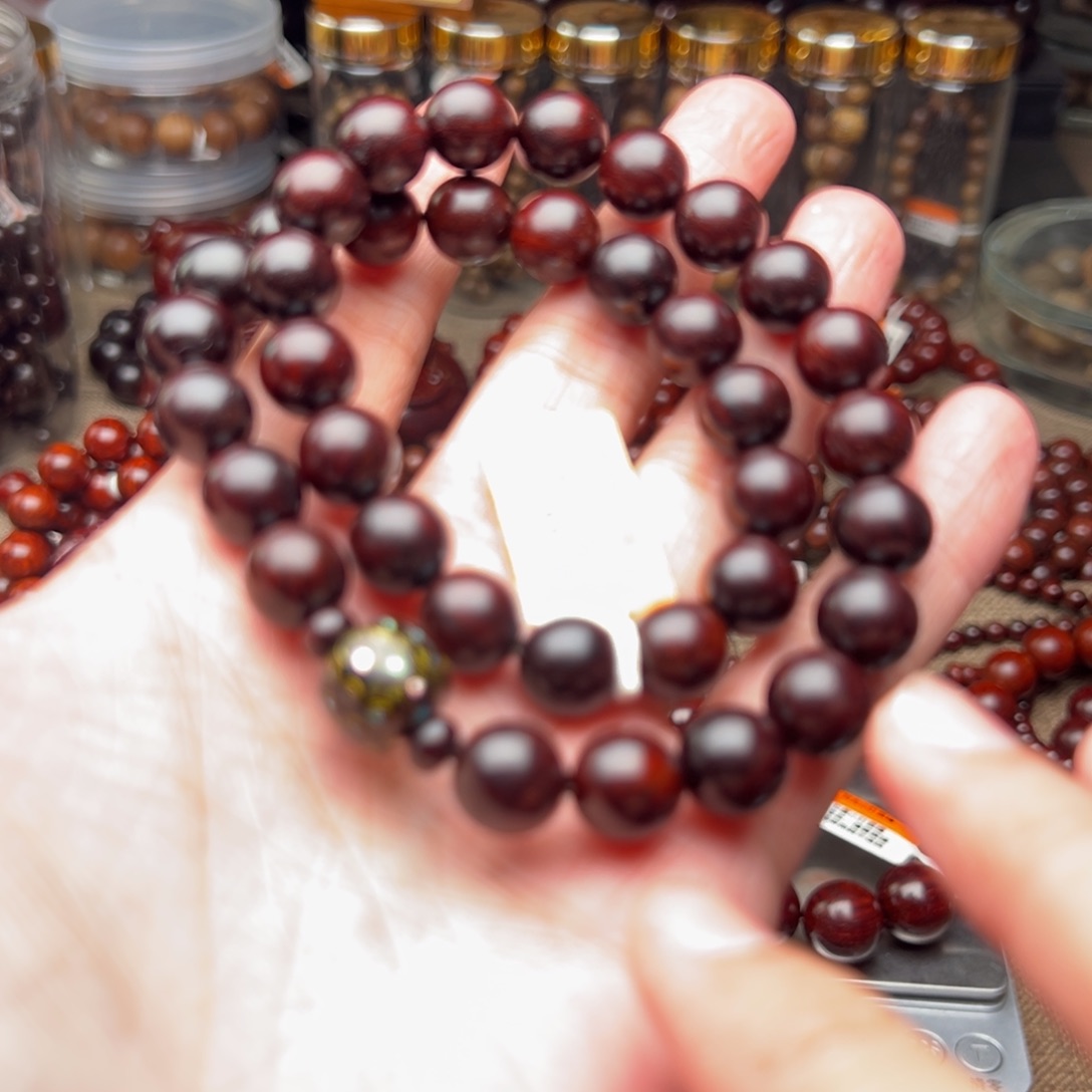 手串/手链檀香紫檀（小叶紫檀）1.1手持黑珍珠包浆+大漆