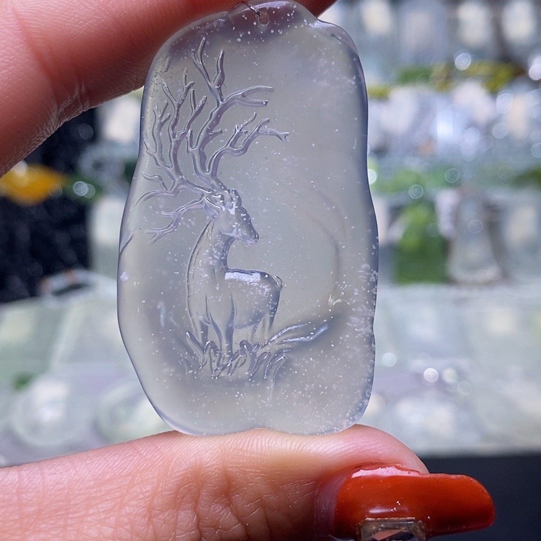 蛇纹石玉颈饰未镶嵌杨*呗，