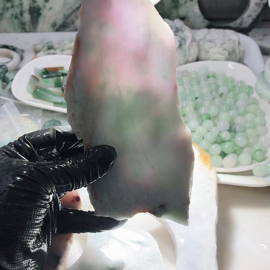 翡翠未镶嵌颈饰边角料