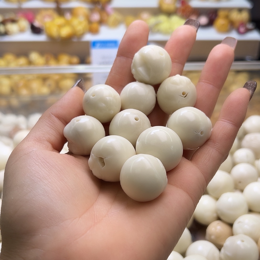 菩提根/象牙果吊坠瑕疵白叮当猫10颗卡22左右的有裂