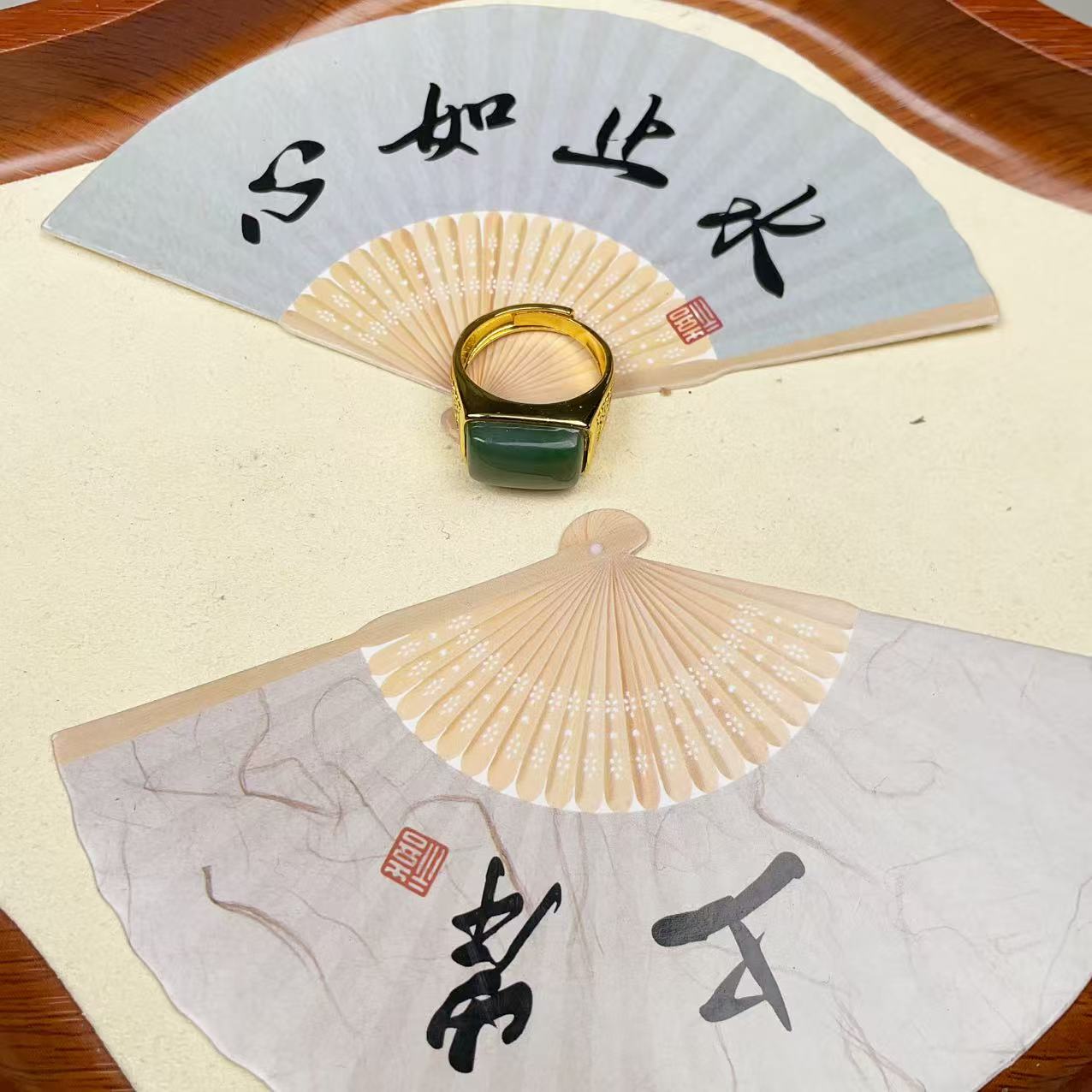 AA和田玉菠菜嫩绿大蛋面戒指 多样性发货拍一单发一个