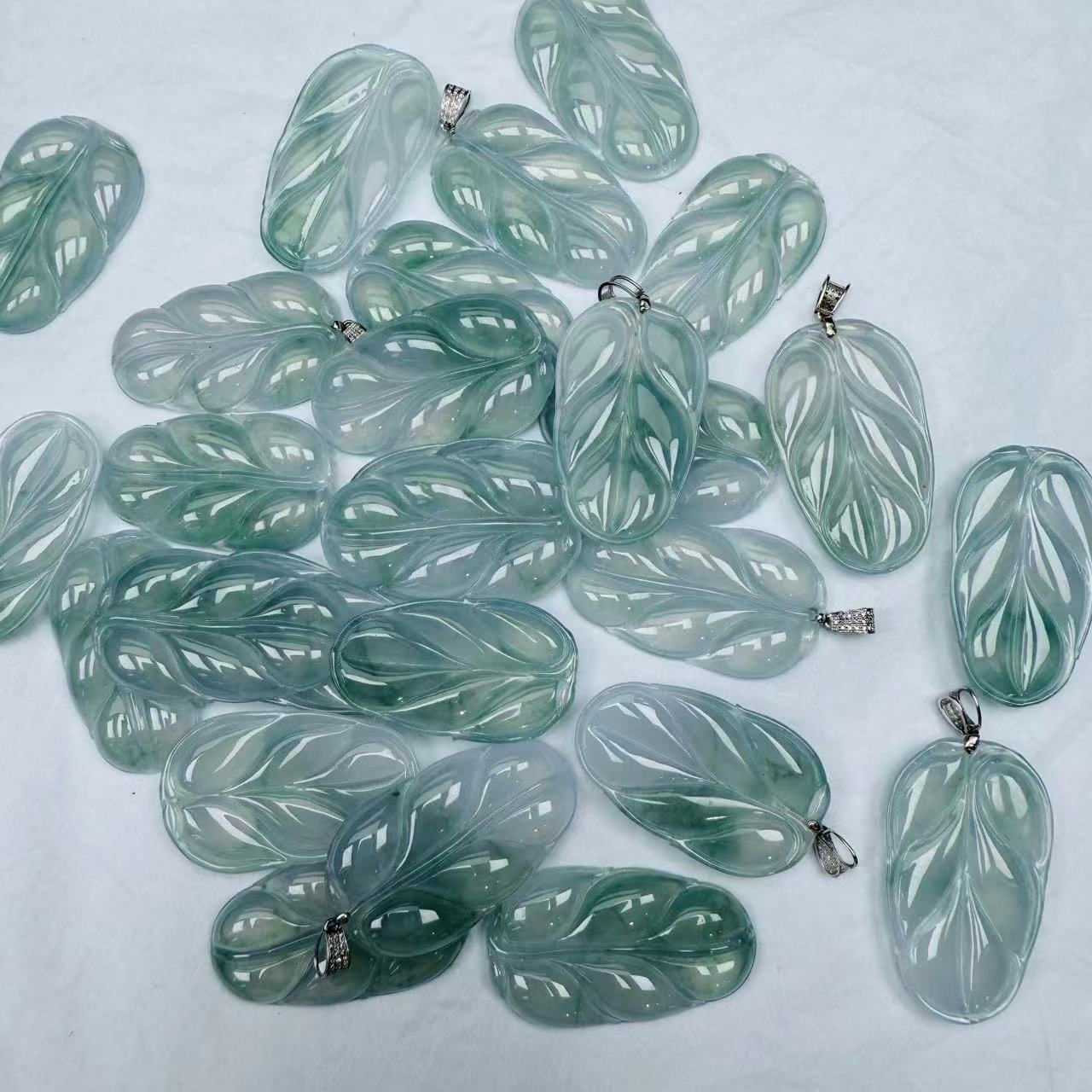 【绿庄】-1767/L06-天然A货翡翠叶子吊坠-多样性发其—