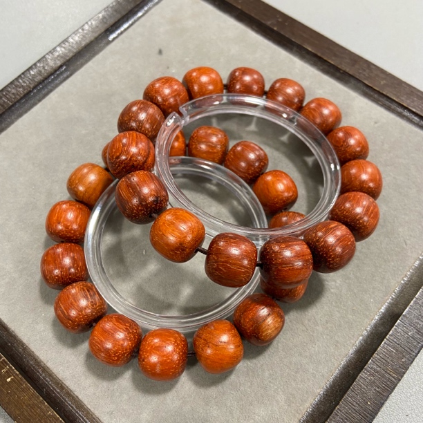 B963血檀 卡1.5cm老型珠单圈手串（底色多样性发其一）