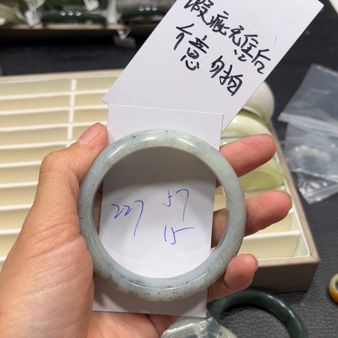 未镶嵌蛇纹石玉手链