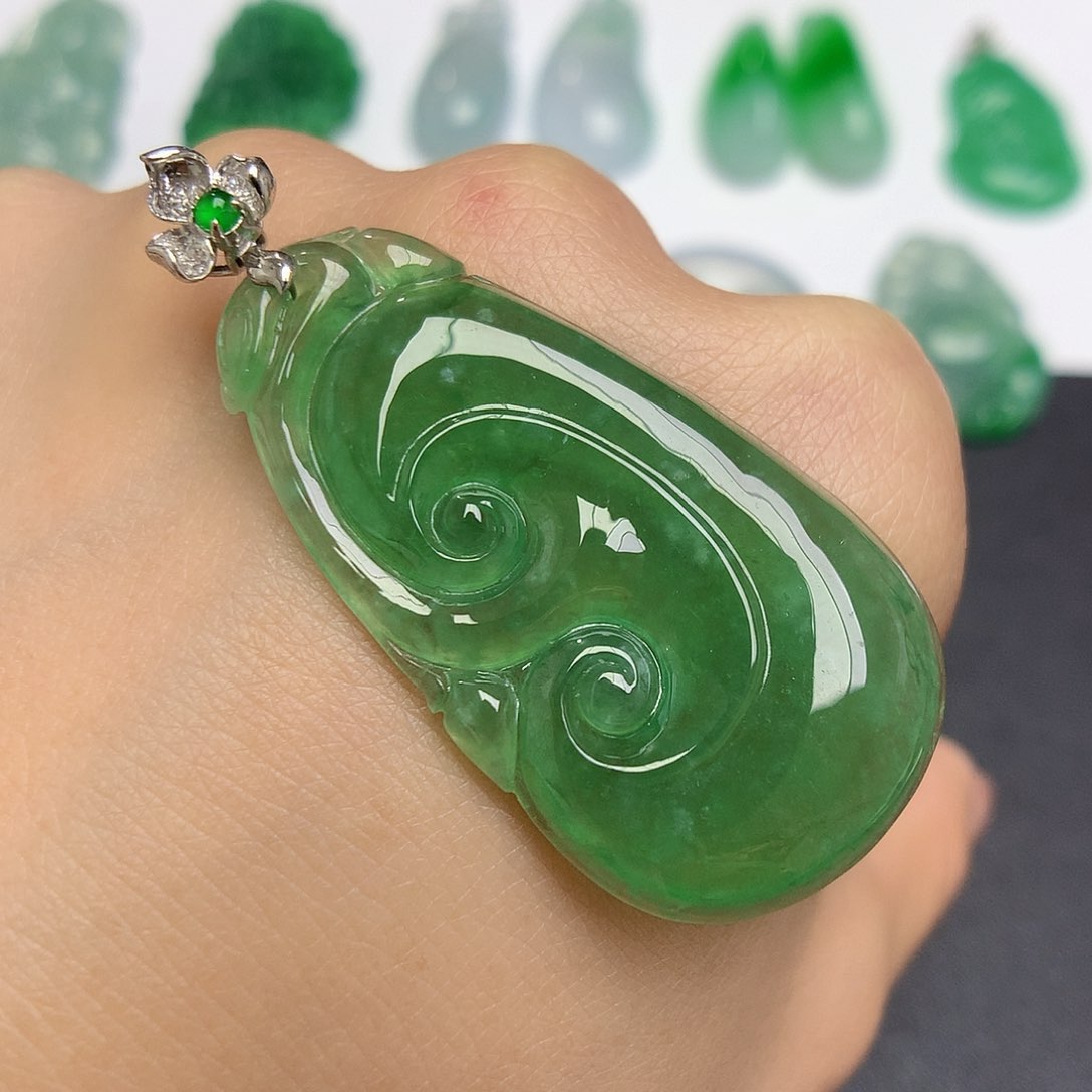 翡翠颈饰18K金镶嵌如意