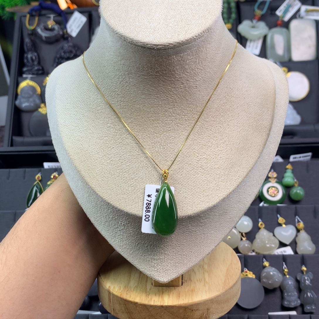 和田玉吊坠18K金镶嵌