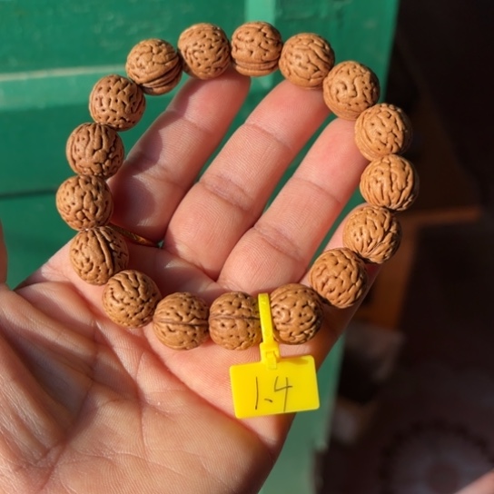 木质野生桃核手串