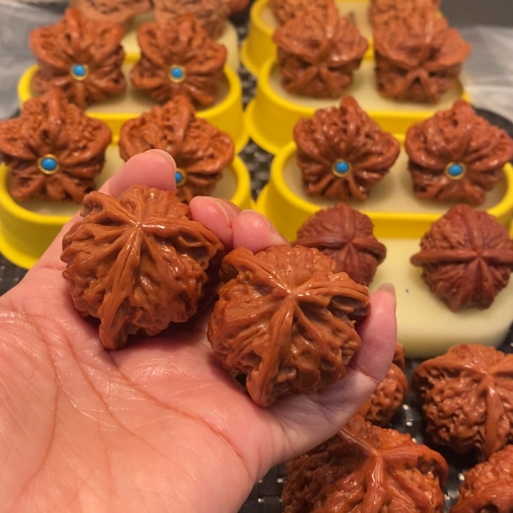 对***Q文玩核桃吊坠宫灯正奔