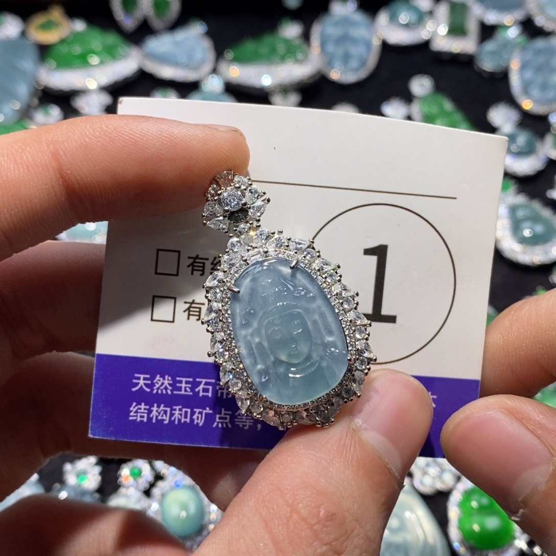 云***翡翠未镶嵌颈饰翡翠