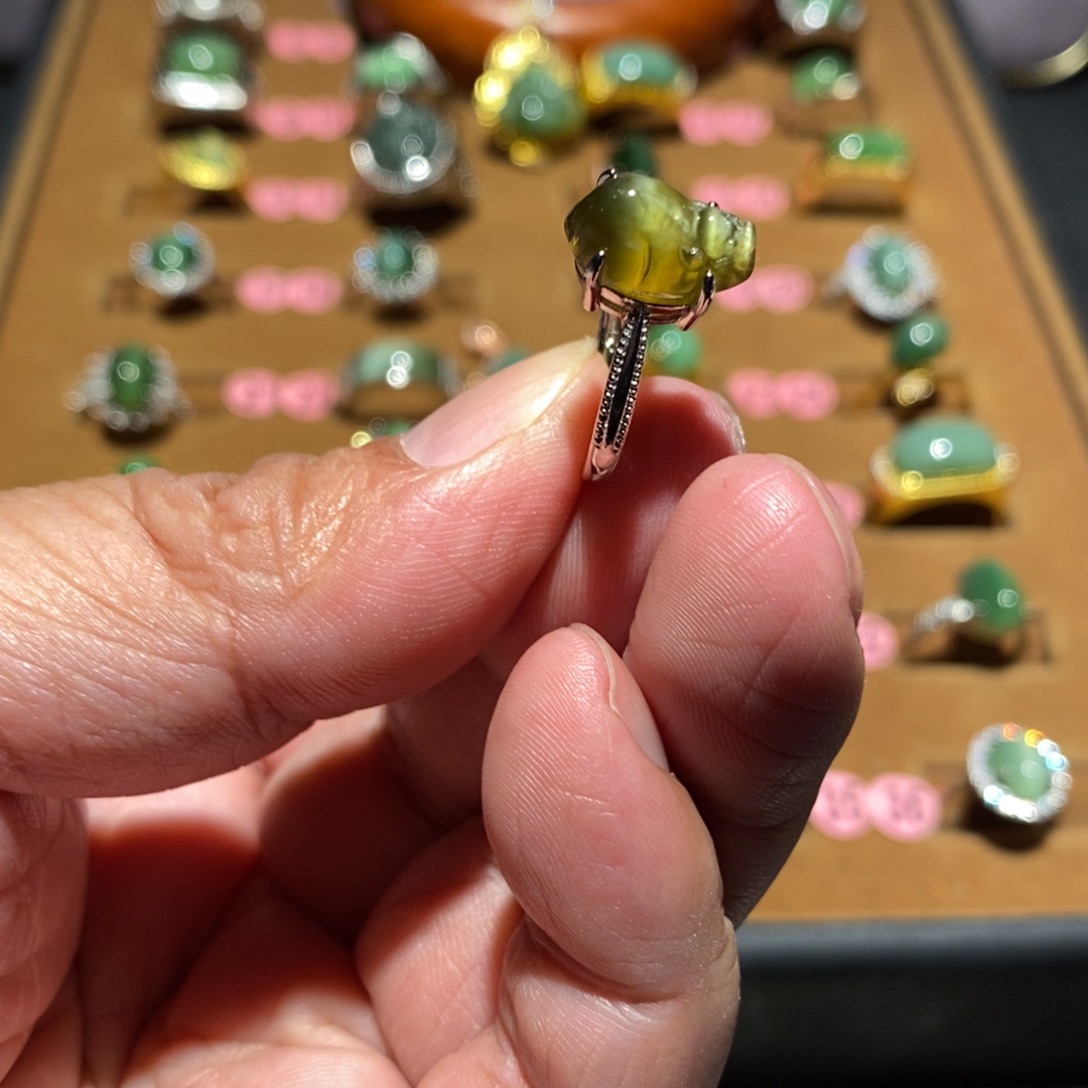 和田玉未镶嵌戒指